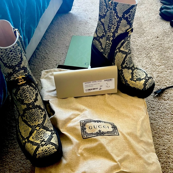 Gucci Interlocking G python print 85mm Boots - Picture 2 of 4